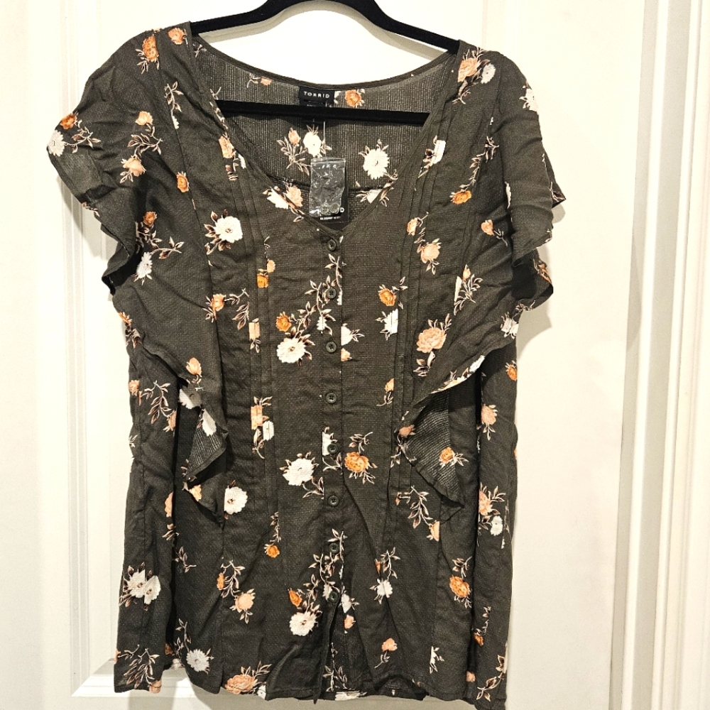 torrid Olive Green Floral Ruffle Sleeve Blouse